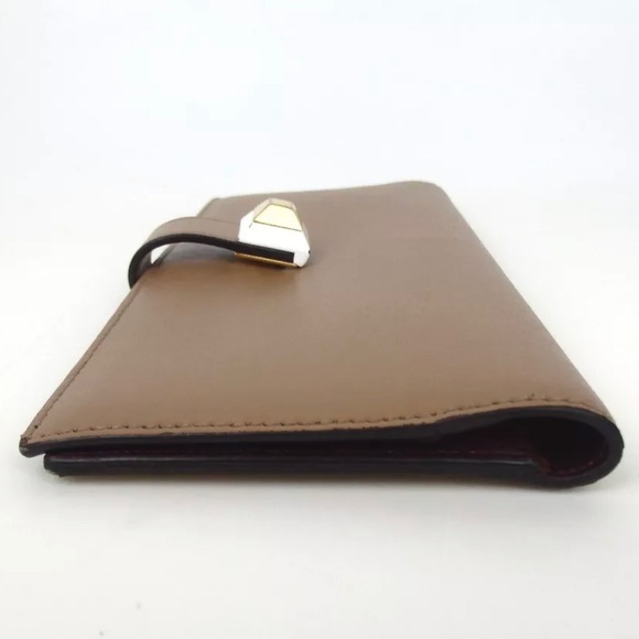 FENDI Leather Single Studs Bifold Wallet 🤩❤️🔥 - Picture 9 of 17